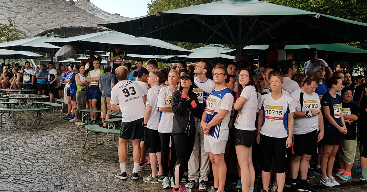 B2Run 2018 Regen vor dem Start