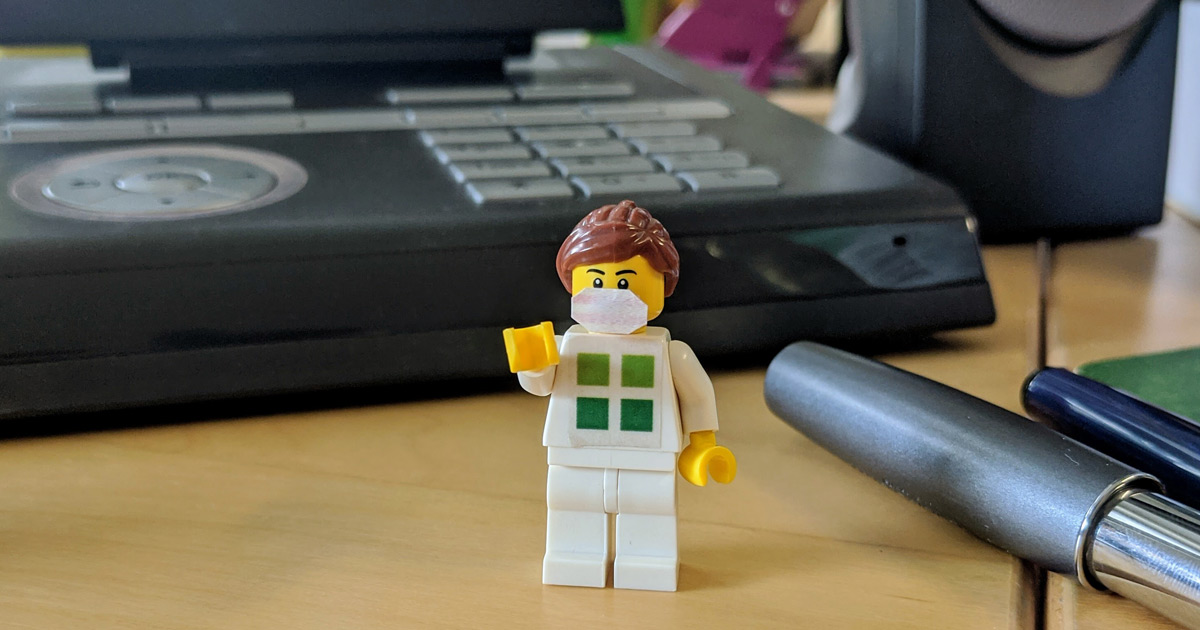 CONTENS Figur mit Telefon
