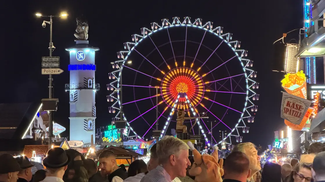 Wiesn 2026 - Riesenrad bei Nacht